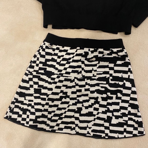 Brand new Descente Set from Korea Size S - Picture 5 of 6